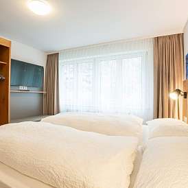 PAT 1BrMV Bedroom DSC09898 S