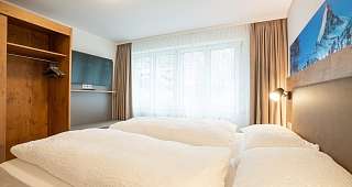 PAT 1BrMV Bedroom DSC09898 S