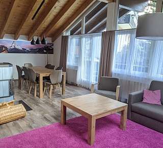 PAT 3BrPenthouse Living P214 05