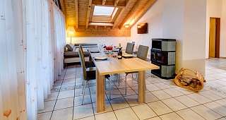 PAT 3BrPenthouse Living P214 01 vS 2500