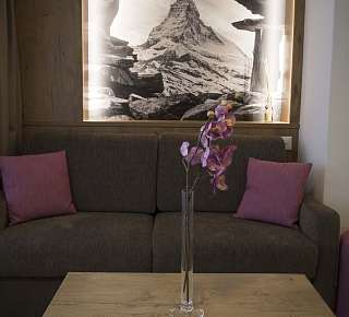 PAT StdMV Sitting P103 01